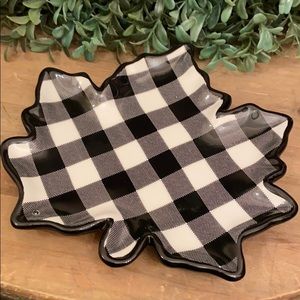 Farmhouse Fall Autumn Buffalo Check Plaid Leaf